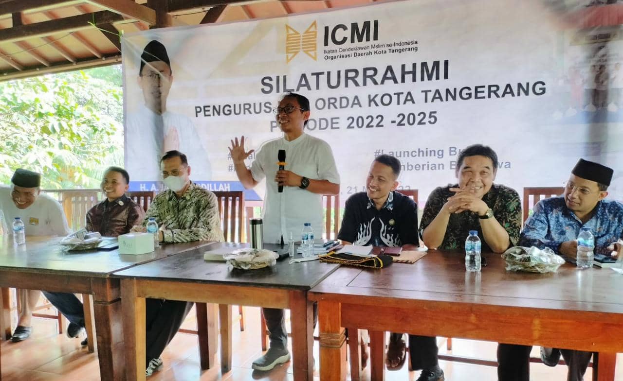 ICMI Kota Tangerang Luncurkan Buku dan Beri Beasiswa Bagi Pelajar SMA
