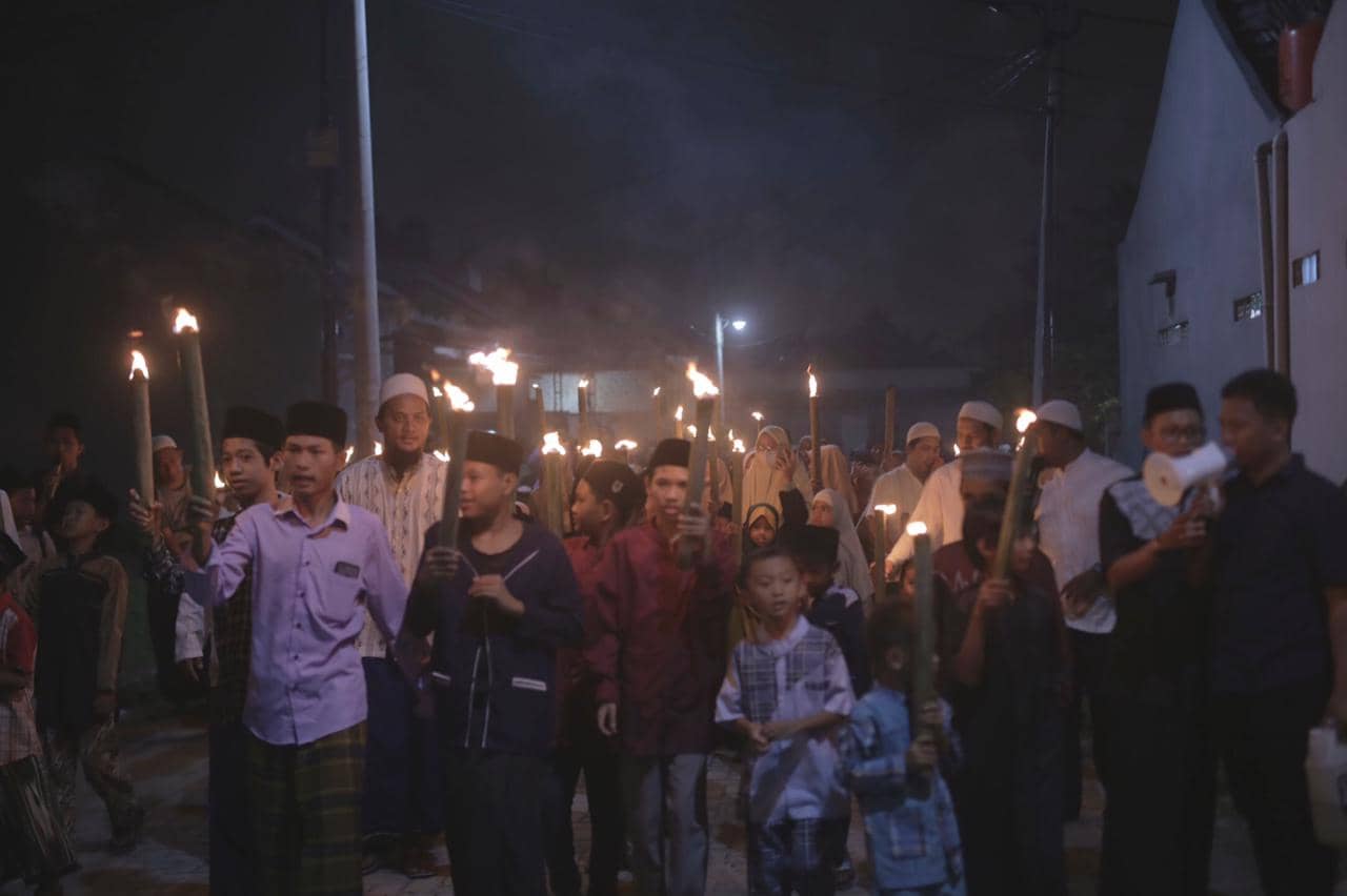 Sambut Bulan Suci Ramadhan, Warga Perumahan Syariah Samawa Islamic Village Sepatan Timur Adakan Pawai Obor