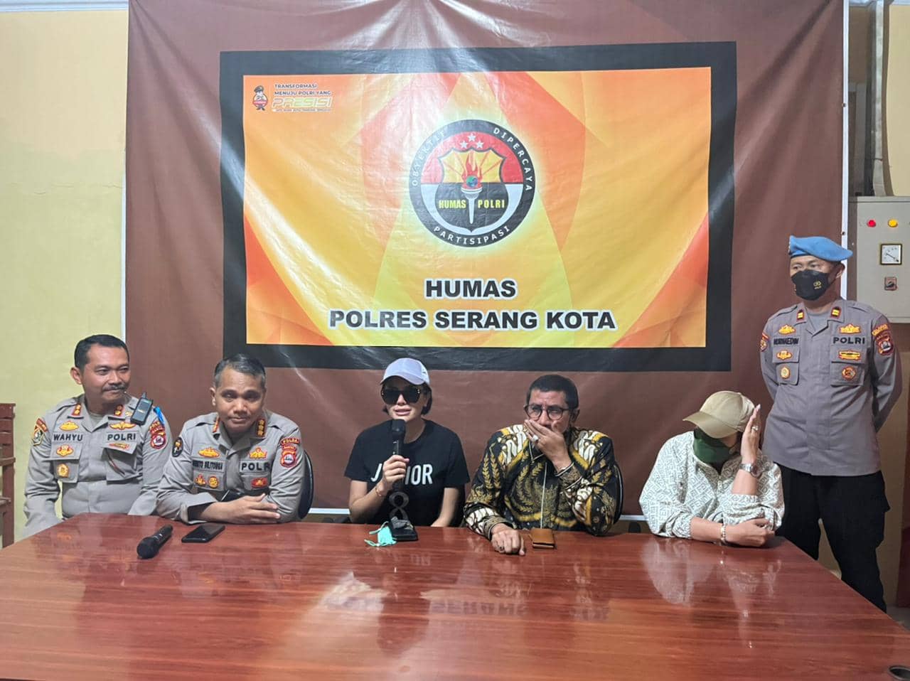 Saksi Dalam Perkara UU ITE, Nikita Mirzani Penuhi Panggilan Polresta Serang Kota
