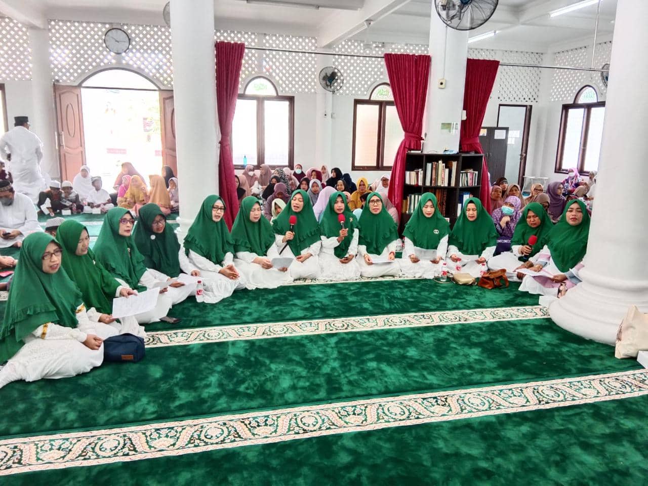 Ratusan Warga Ikuti Pawai Obor Sambut Tahun Baru Islam 1444 Hijriyah yang Digelar Masjid Al Muhajirin Buana Permai Cipondoh 