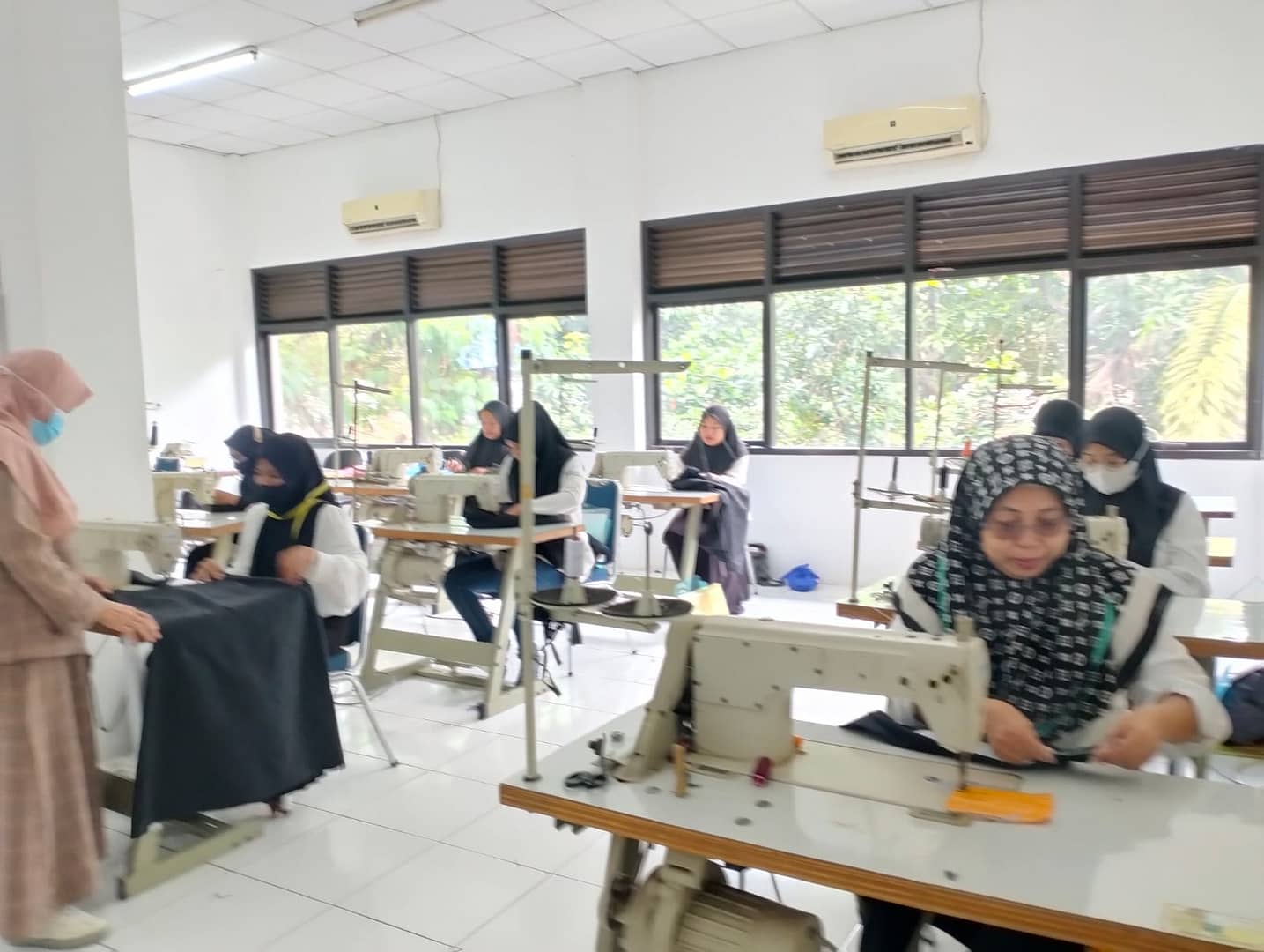 Bulan Ramadhan, Peserta Pelatihan Menjahit di BLK Kota Tangerang Targetkan Bisa Buat Baju untuk Lebaran