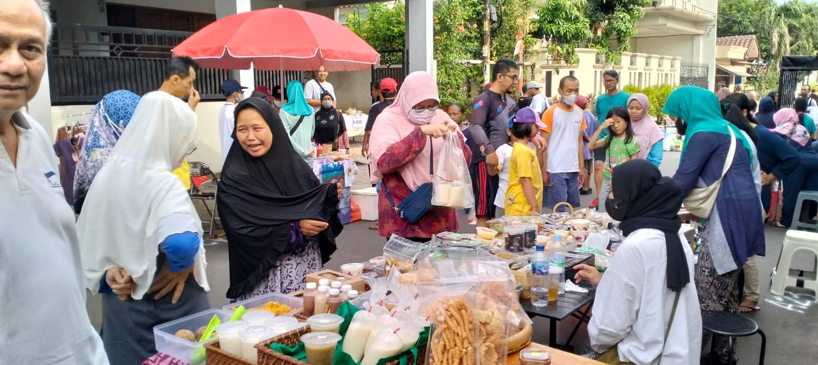 Pasar Jelang Ramadan Taman Asri Cipadu Jaya Diserbu Warga