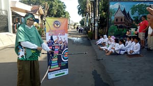 Keren, Olahraga Panahan Hadir di Car Free Day Jalan Taman Asri Utama Cipadu Jaya