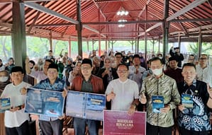 ICMI Kota Tangerang Luncurkan Buku dan Beri Beasiswa Bagi Pelajar SMA 