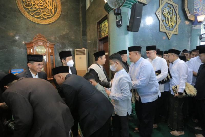 Arief dan Sachrudin Kompak Salat Idul Fitri di Masjid Raya Al Azhom